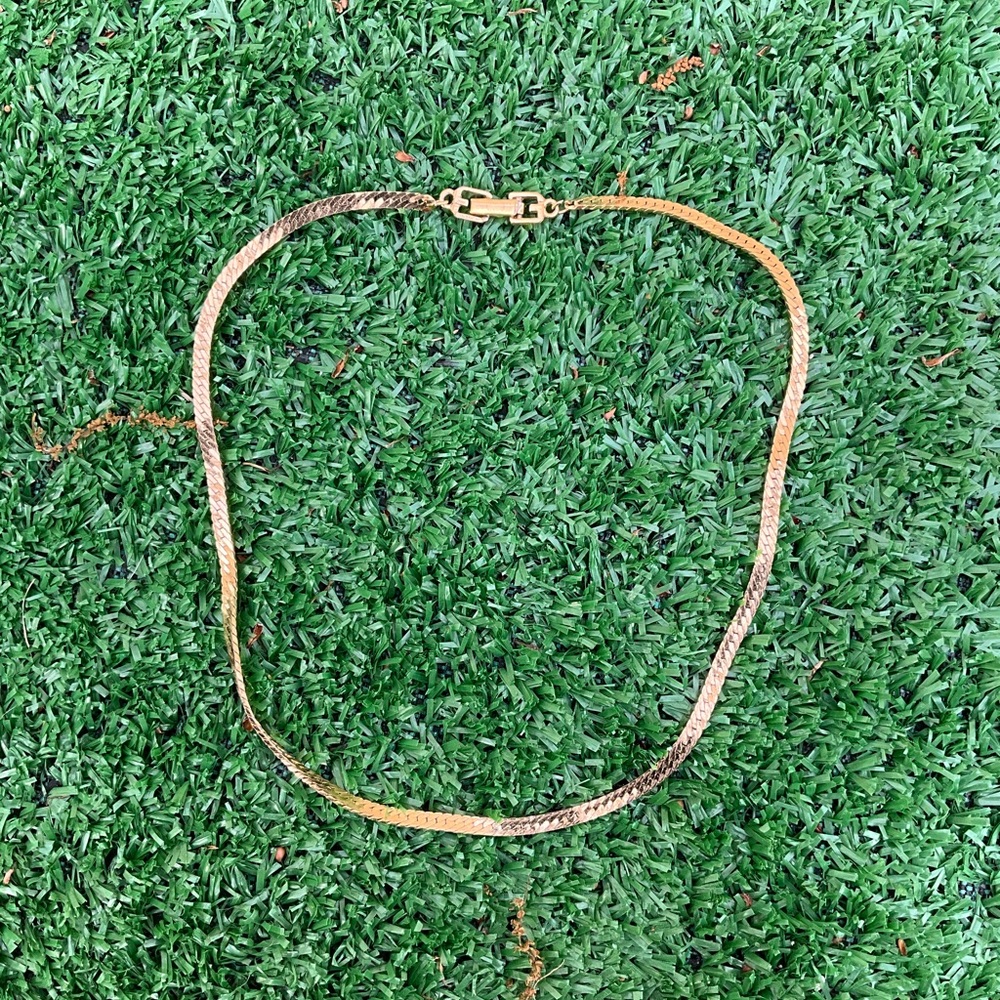 Givenchy gold-toned herringbone chain necklace. - Picture 5 of 10